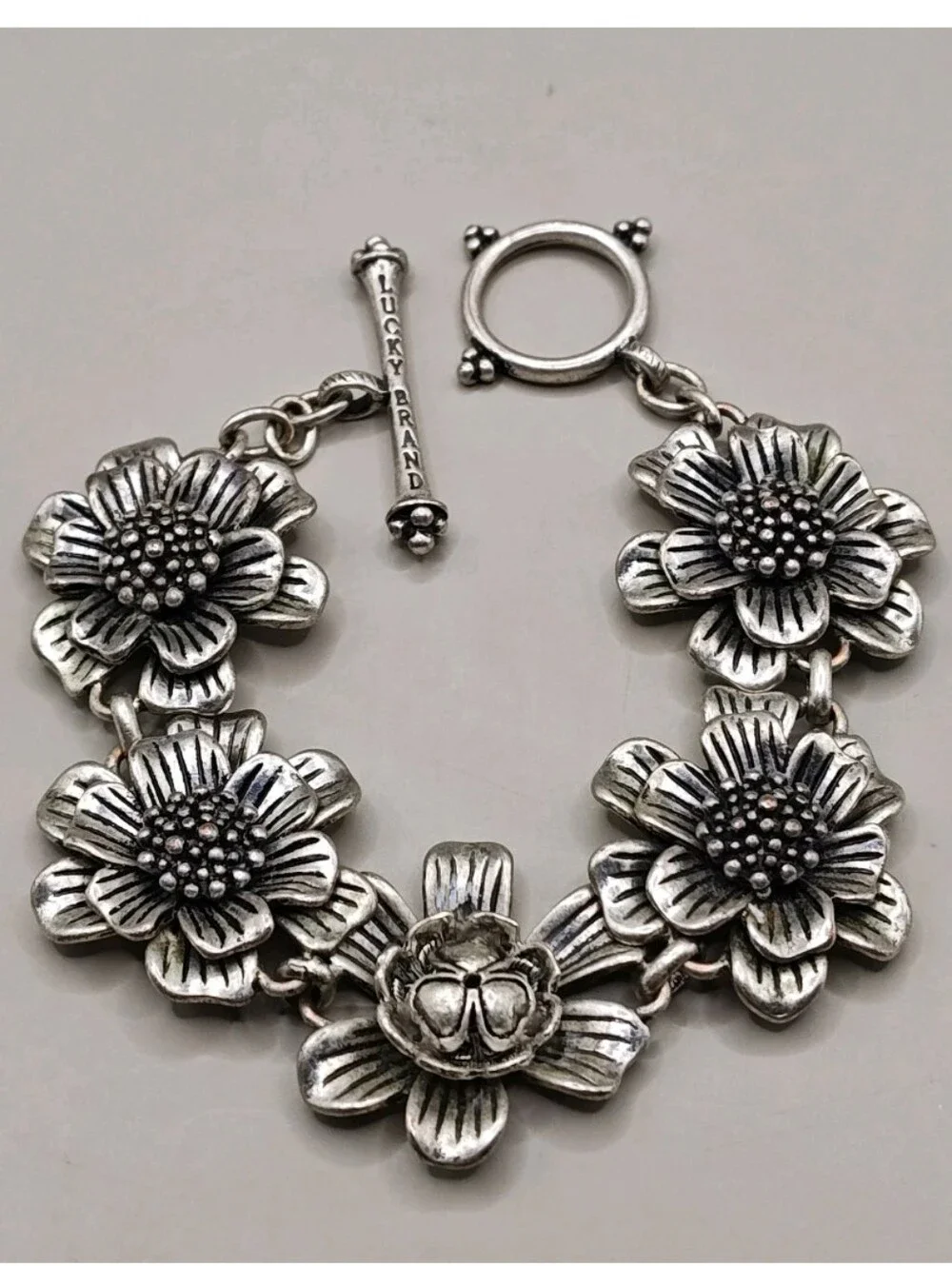 Lucky Brand Daisy Sunflower Links Toggle Bracelet Antiqued Silver Tone 3D Flower